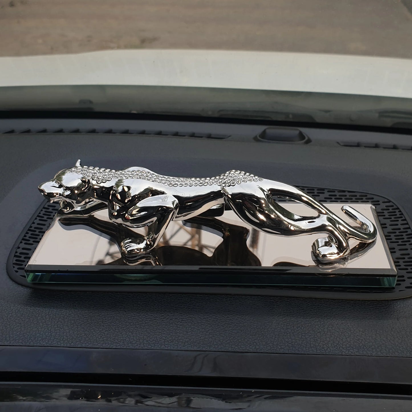 Jaguar Stone With Base Glass - Silver image
