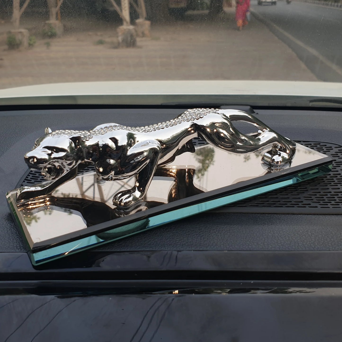 Jaguar Stone With Base Glass image 3